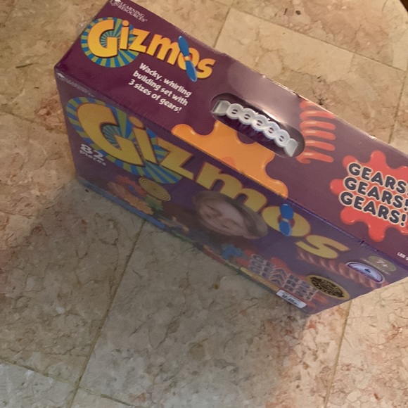 Gizmos Gear, Gears, Gears, whacky, whirling, building set with 3 size gears - Picture 6 of 6